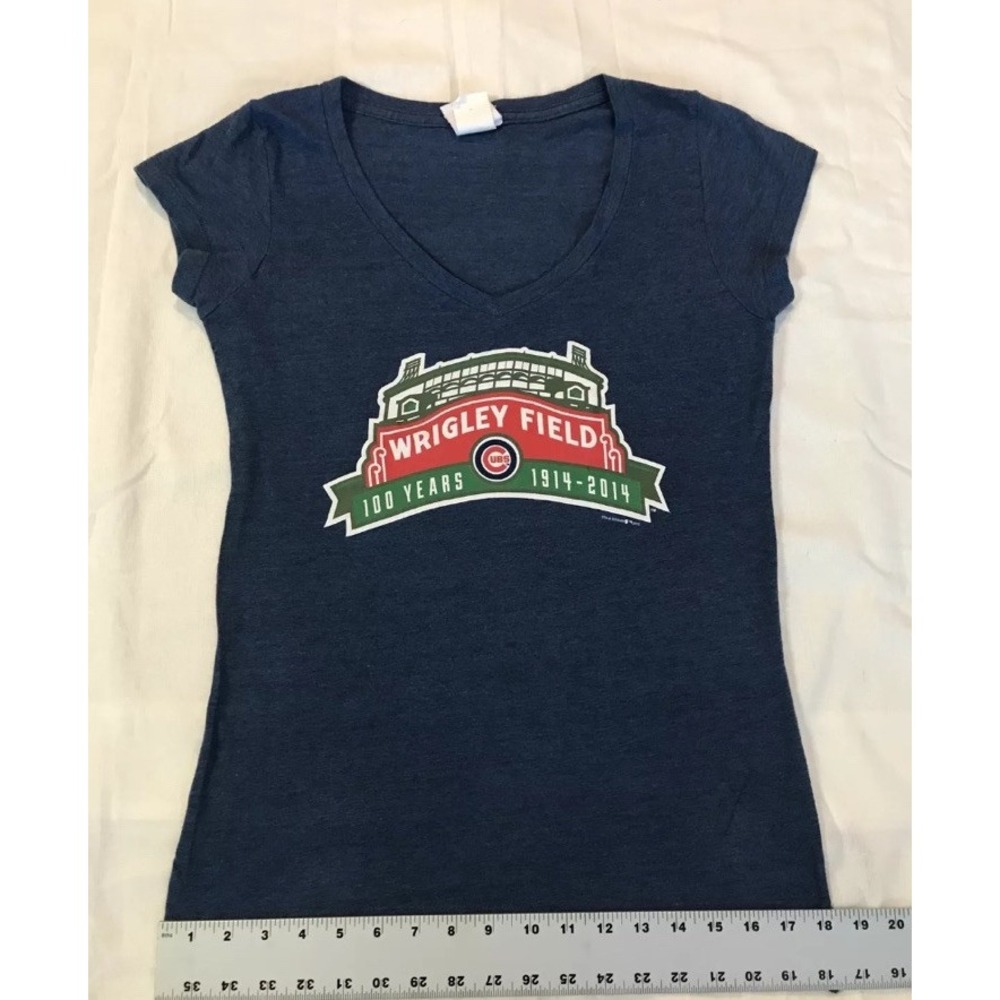 Women LG V-neck Wrigley field T-shirt